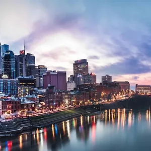 https://cozy-3-bedroom-4-miles-from-airport-and-8-miles.nashville-hotels.org